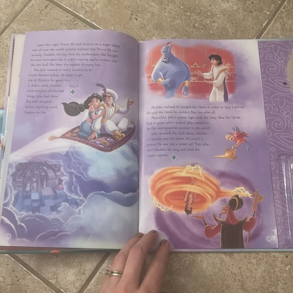 Disney Princess Movie Theater storybook and movie projector - Picture 8 of 9